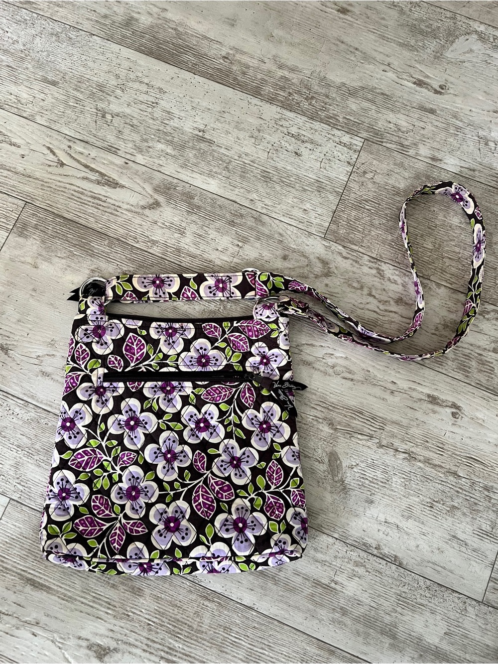 Vera Bradley Crossbody
Hipster Purse Plum Petals
Pattern Excellent Condition